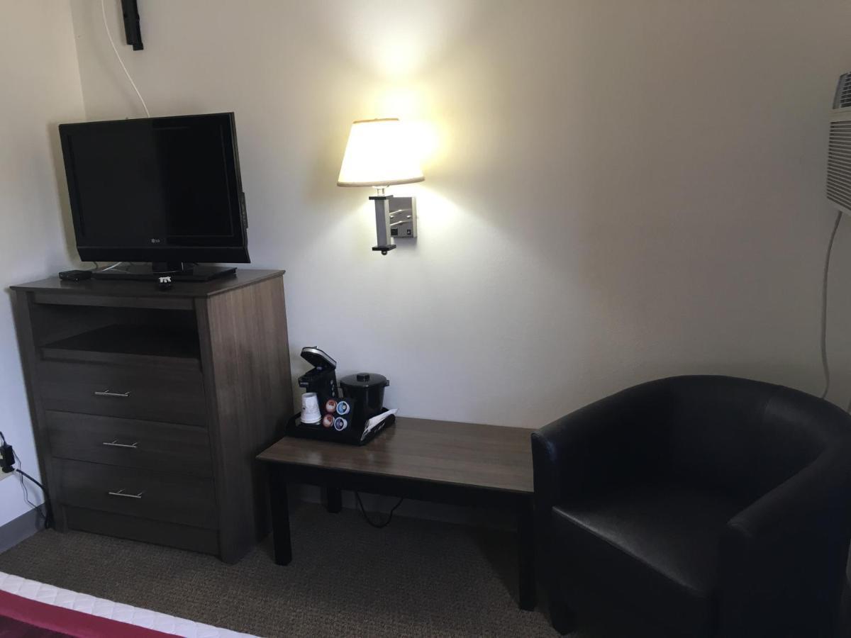 Hotel Lakes Area *