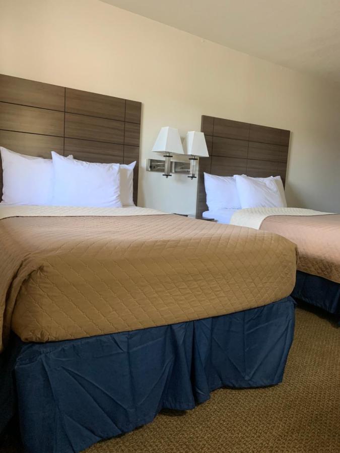 Hotel Lakes Area